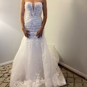BRAND NEW Calla Blanche wedding gown, still has tags and has not be altered